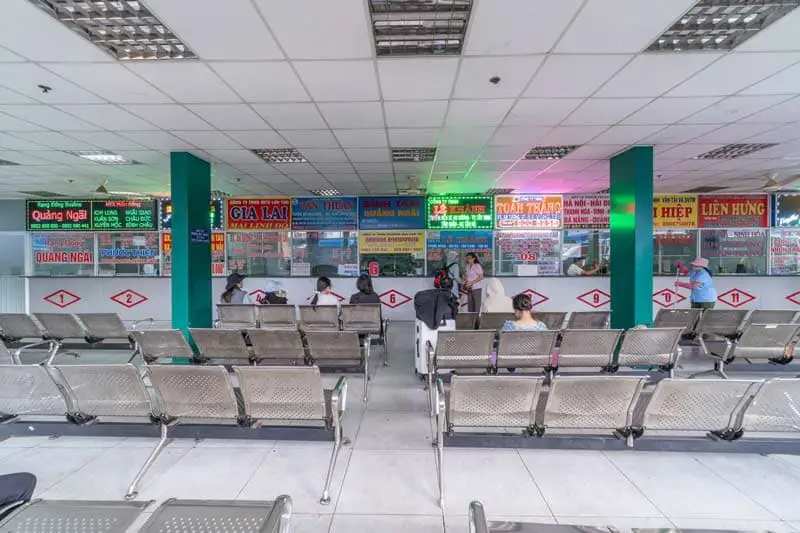 Sảnh chờ xe bên trong bến xe An Sương