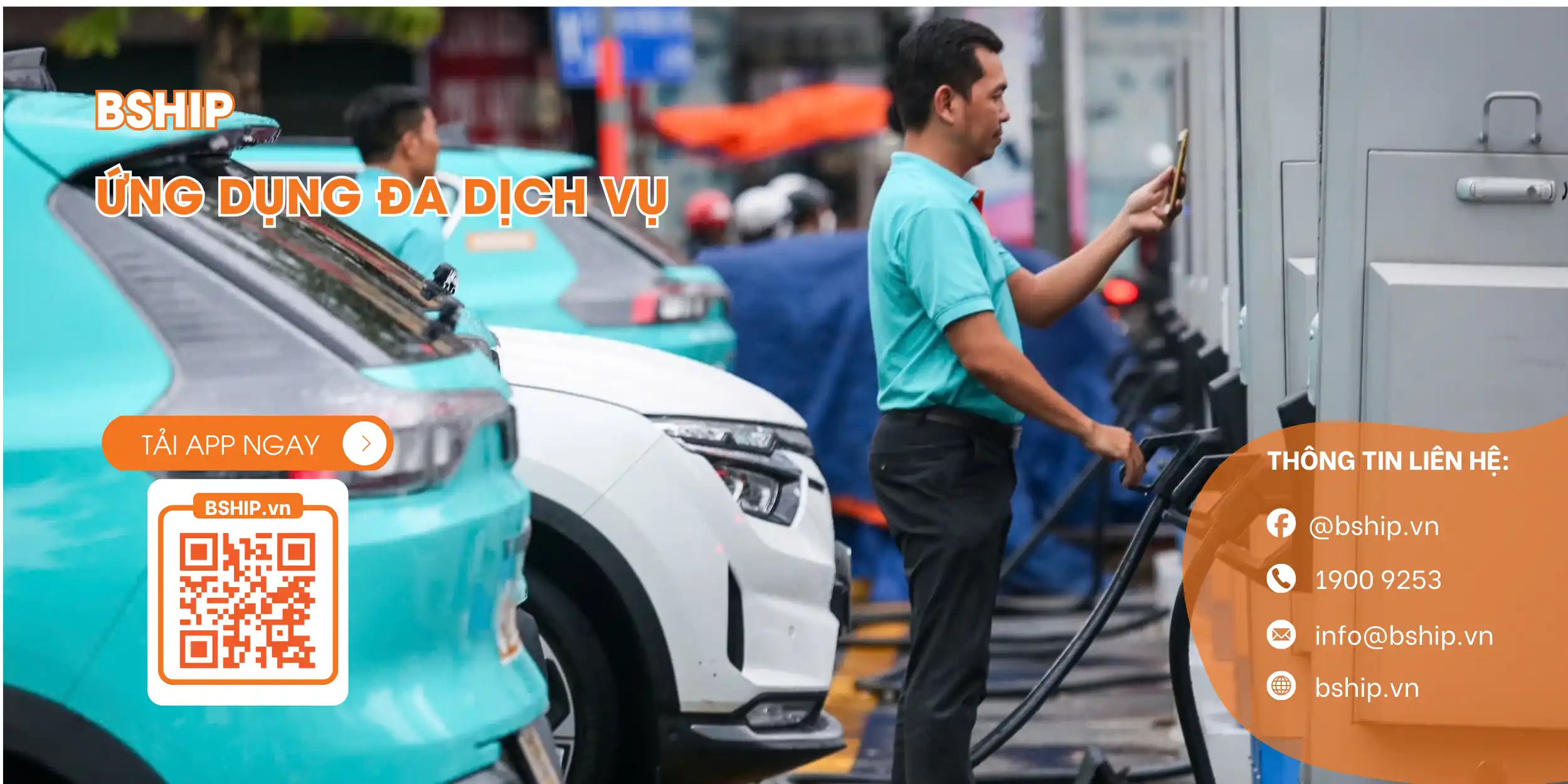 Hình ảnh tài xế sạc xe điện tại trụ sạc (Nguồn: Internet) 