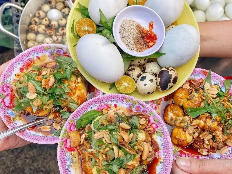 Các hàng quán ăn vặt tại chợ Hồ Thị Kỷ