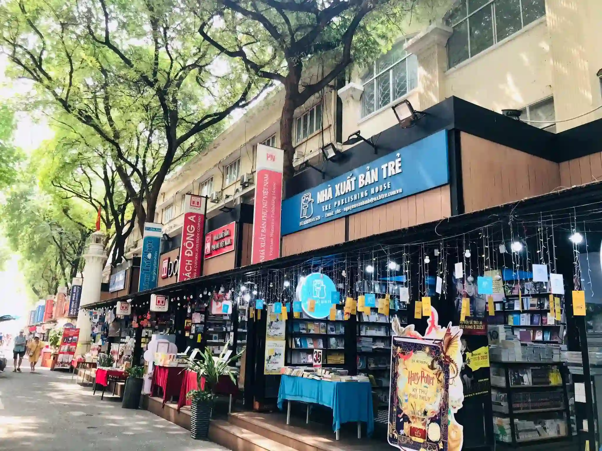 Đường sách Nguyễn Văn Bình