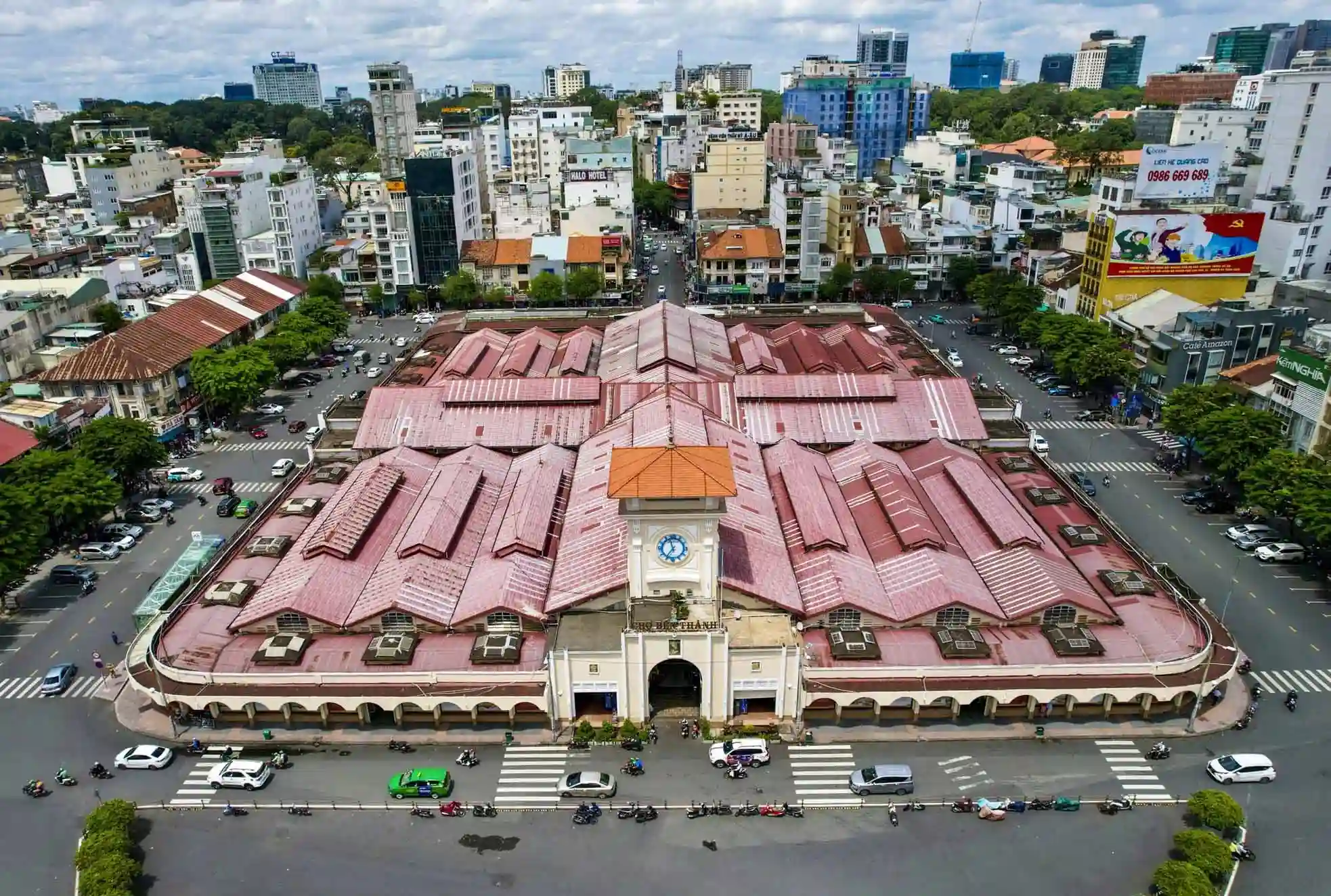 Toàn cảnh chợ Bến Thành nhìn từ trên cao