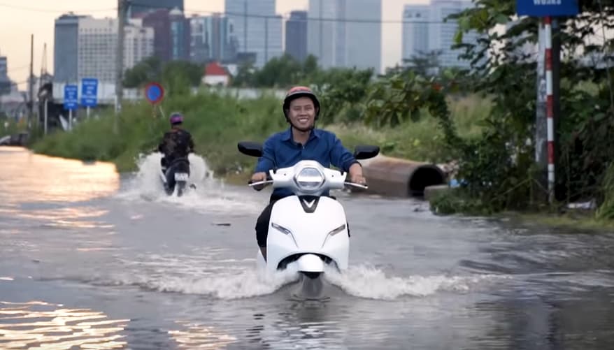 Xe điện chống nước, lội nước khi ngâm đi mưa bão