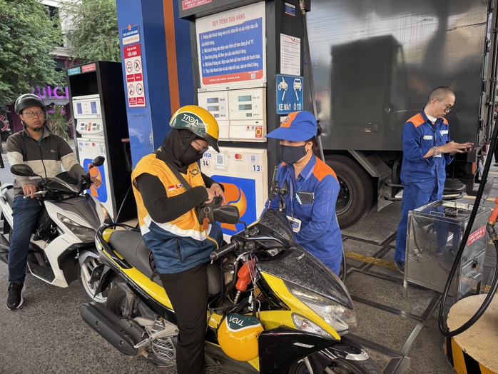 Tài xế công nghệ độ xăng