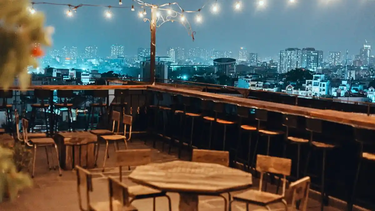 Trăng Non Rooftop - Điểm lý tưởng săn hoàng hôn và thưởng thức nhạc acoustic (Nguồn: Internet)