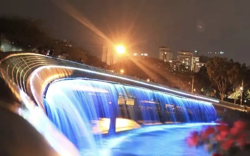 Cầu Ánh Sao rực rỡ sắc màu