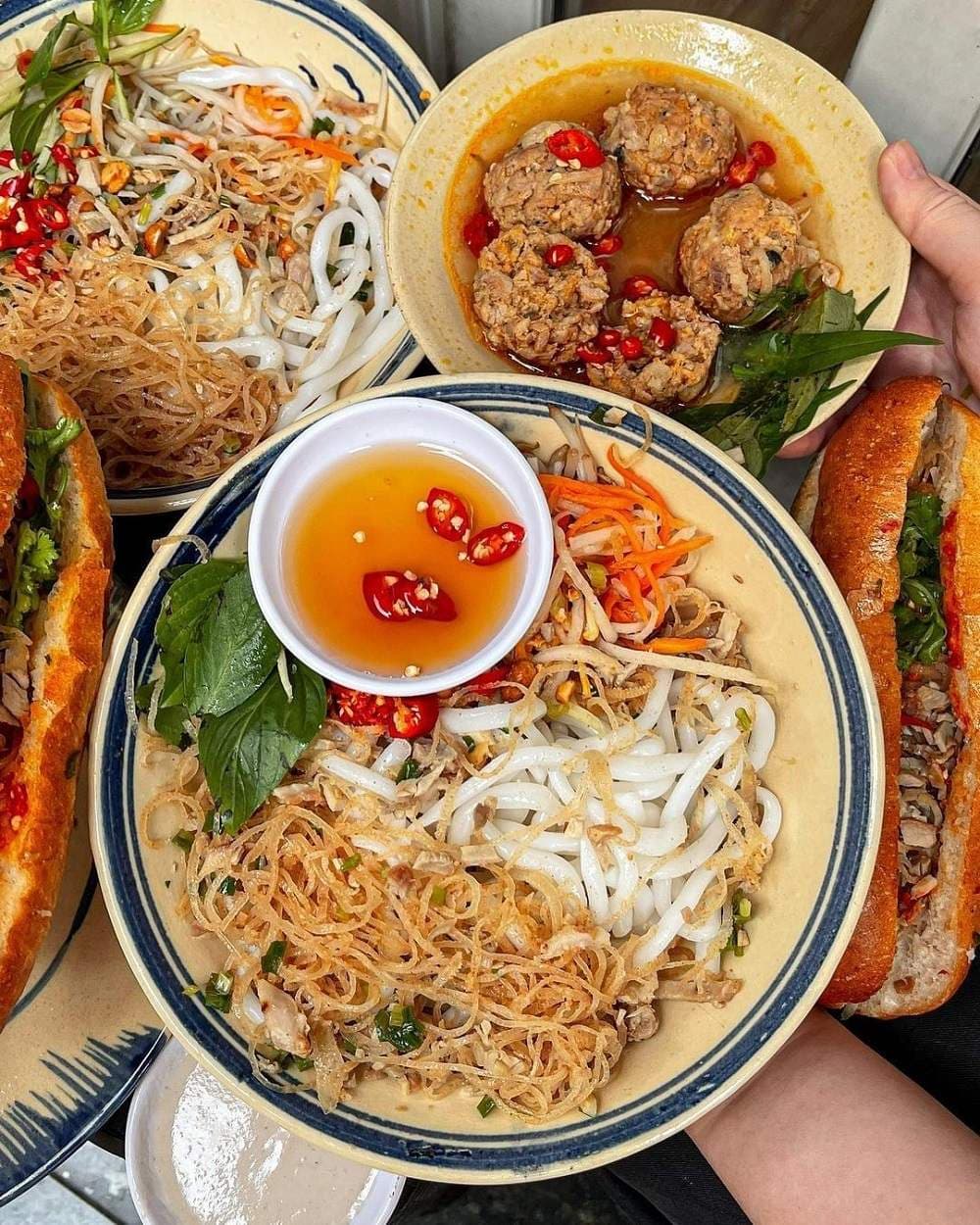 bánh Tằm Bì Bánh Mì Chiên Hùng