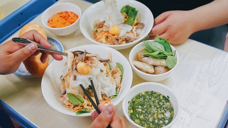 Bánh căn & bánh ướt gà đặc trưng Bình Dương