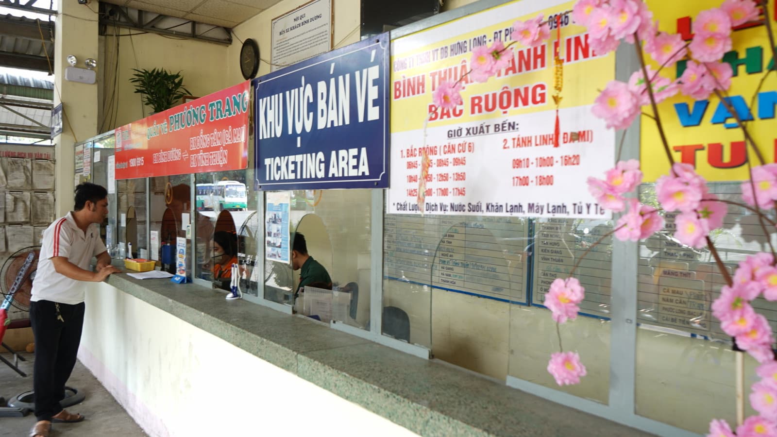 Quầy bán vé bến xe Bình Dương