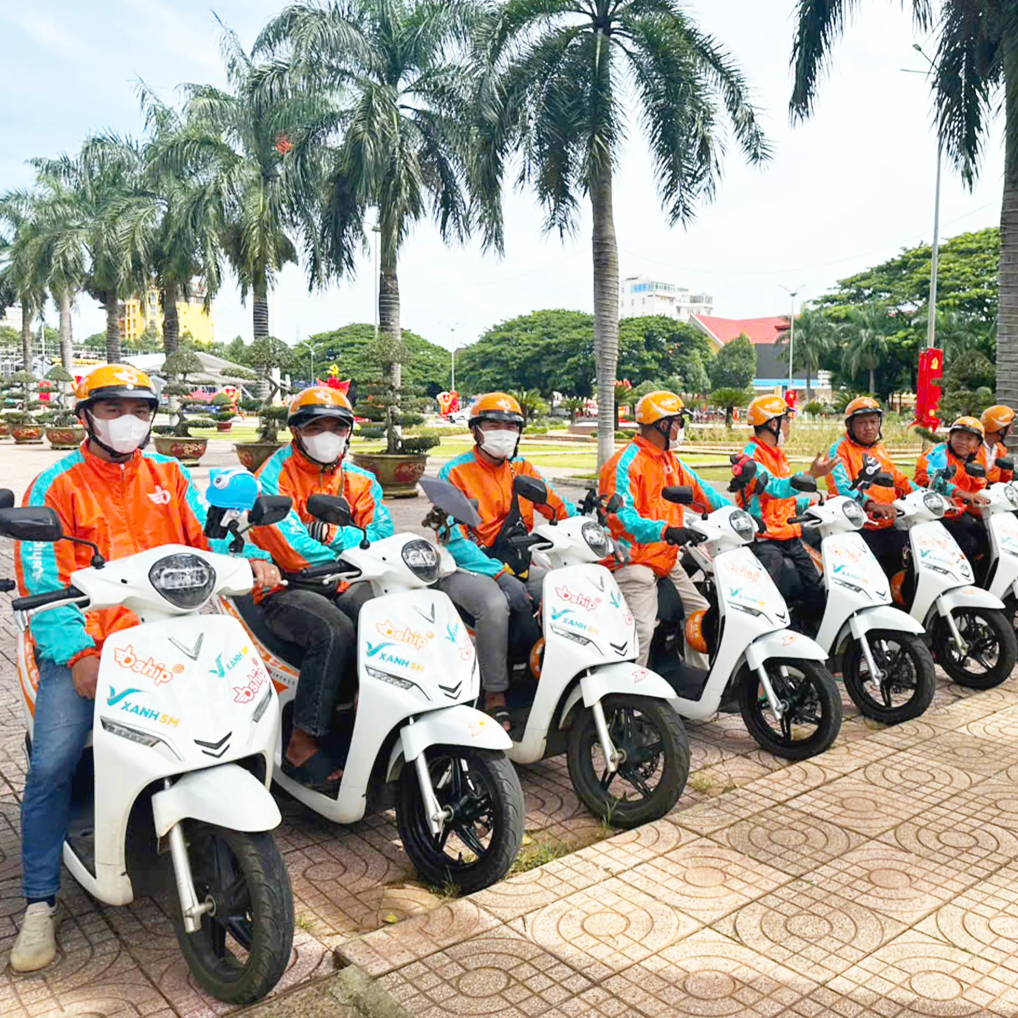Đội ngũ Bship chạy xe điện Vinfast êm ái, bảo vệ môi trường