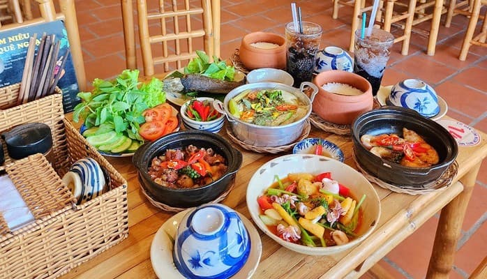 Cơm Niêu Quê Ngoại