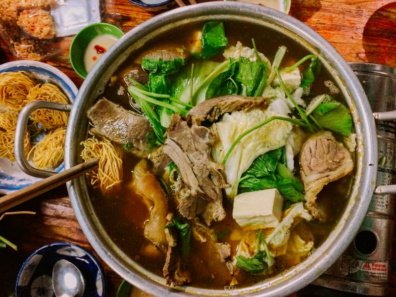 Lẩu bò Cầu Ngang với vị đặc trưng khó quên