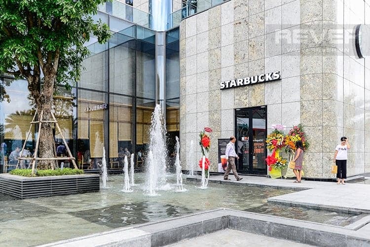 Khu vực Check-in Mặt Tiền Tòa Nhà: Góc Ảnh Kinh Điển