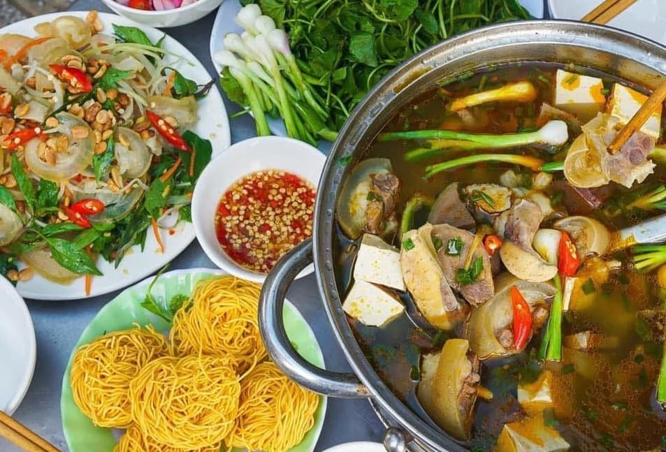Lẩu Bò Lam Năm Cảnh