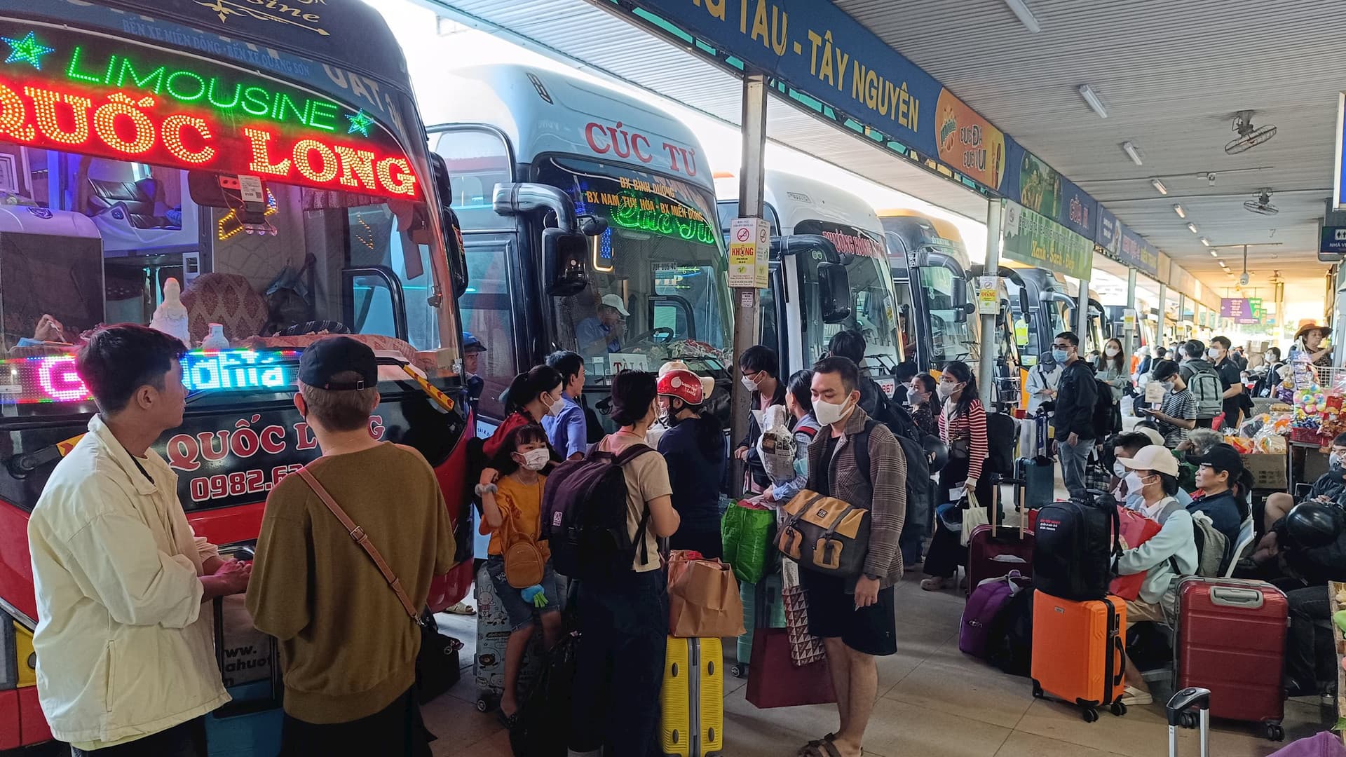 Bến xe ngày tết