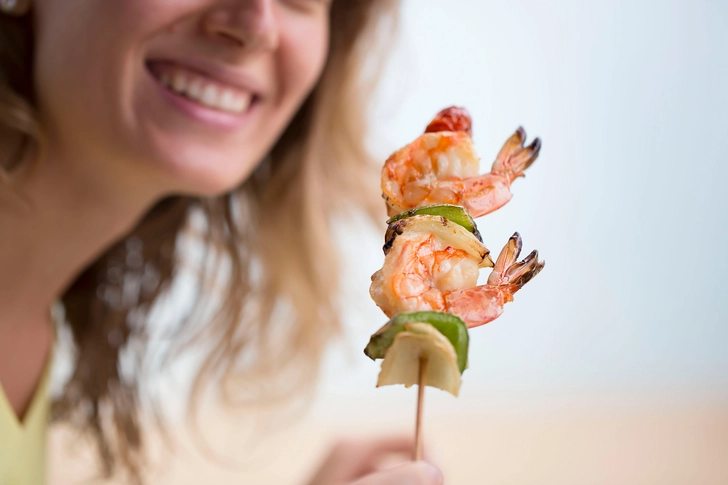 Kiêng tôm (vì tôm đi giật lùi, sợ công việc không tiến tới)