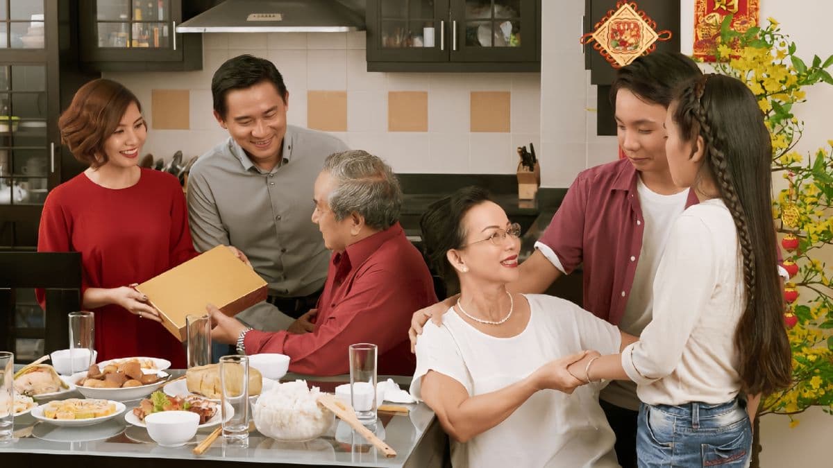 Quà tết tặng gia đình ông bà bố mẹ anh chị em