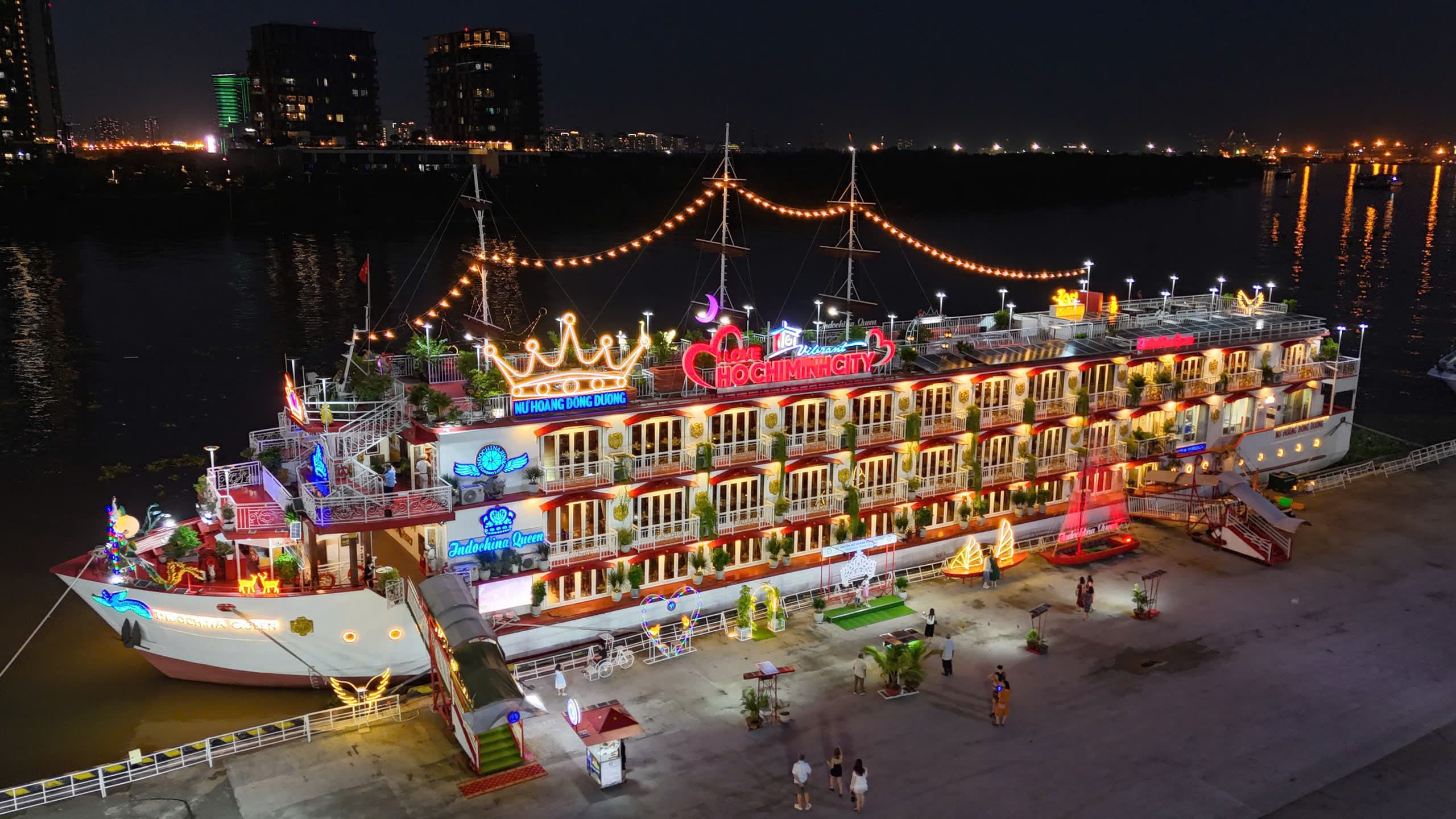 ăn tối trên du thuyền sài gòn