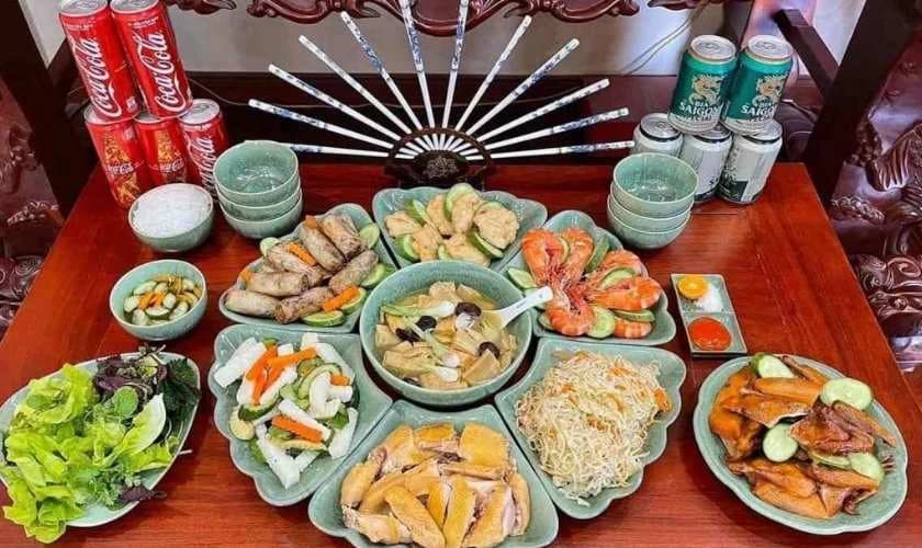 mâm cúng mùng 1 Tết thắp hương