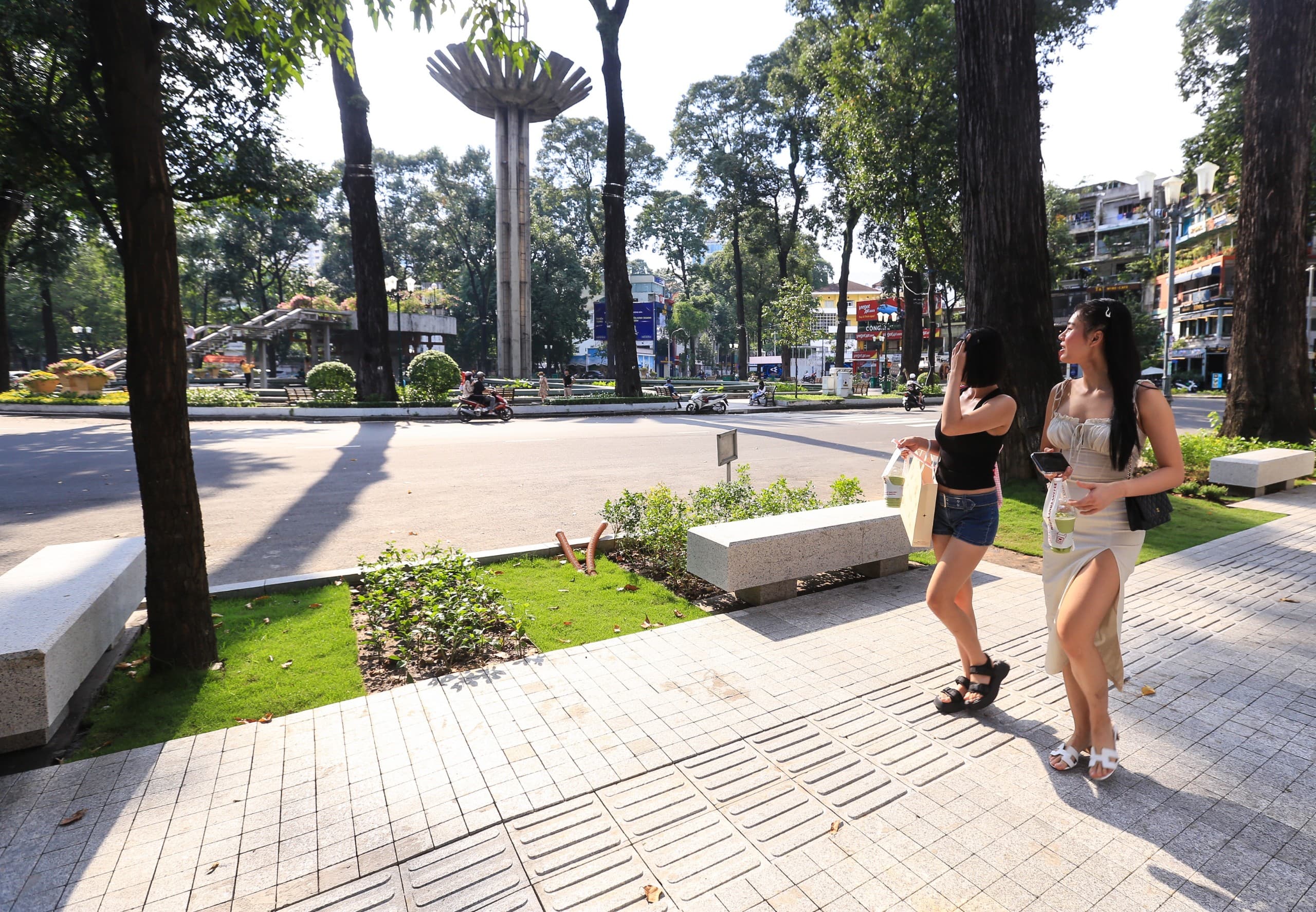 Mảng xanh và vỉa hè Hồ Con Rùa chất lượng cao