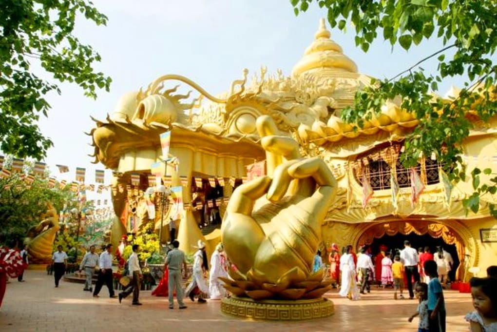 Cung vàng điện ngọc tại suối tiên