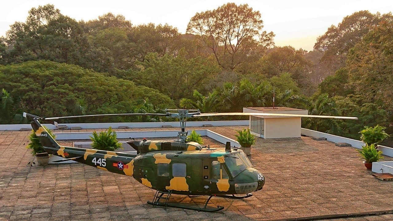 Ngắm nhìn Sài Gòn từ sân thượng và trực thăng UH-1 ở Dinh Độc Lập