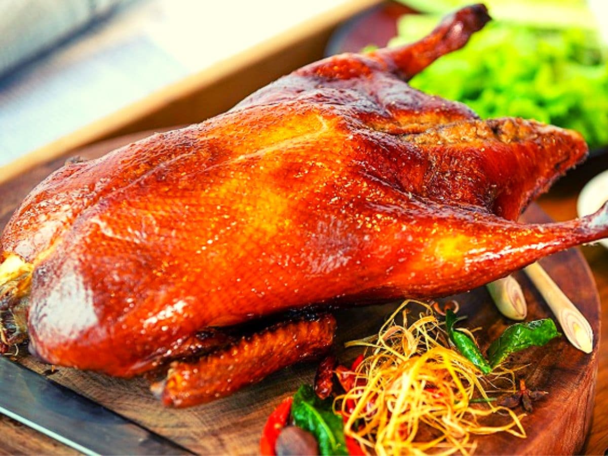 Tiệm vịt quay Đắc Hòa nổi tiếng khu phố người Hoa Quận 5