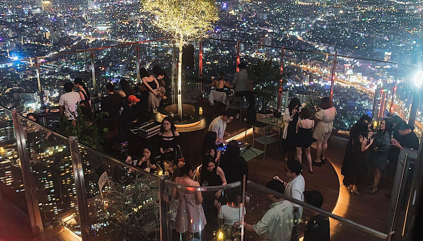 Blank Lounge – Chạm tới trời mây tại Landmark 81