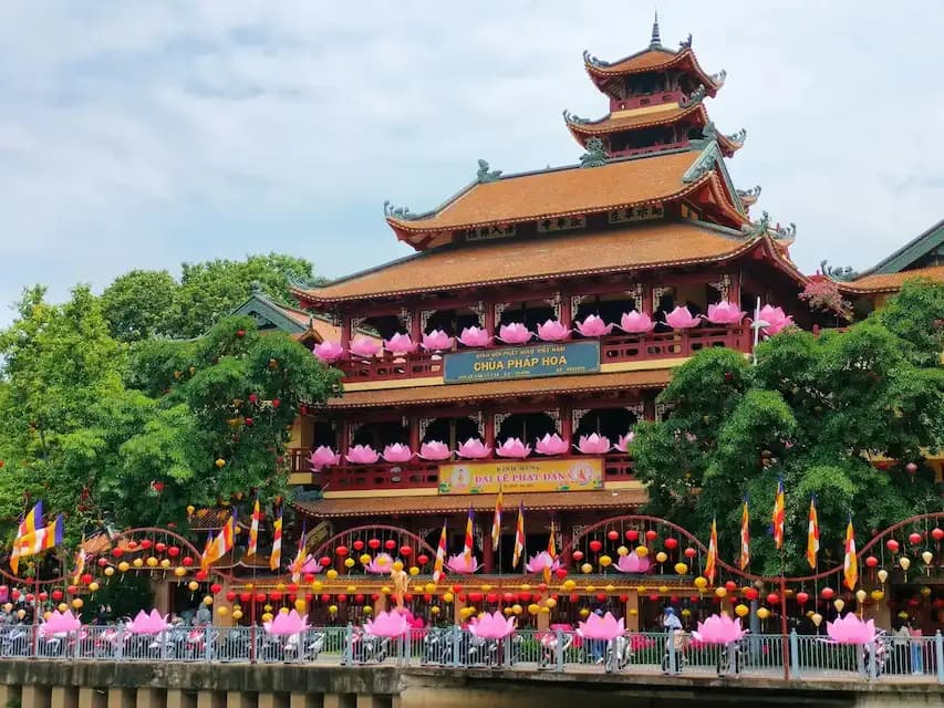 Chùa Pháp Hoa (Quận 3) – Thả Đèn Hoa Đăng Cầu Bình An